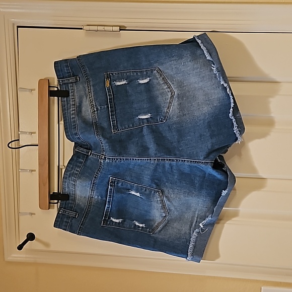 Chic Soul NWOT Light blue Denim shorts Size 2x - Picture 8 of 8